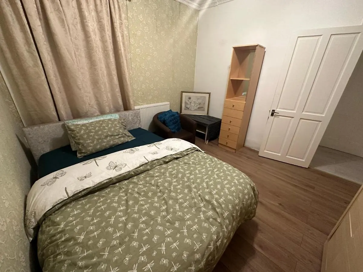 4 Double Bed Family Home 15 Mins From Central Ldn London 0*,