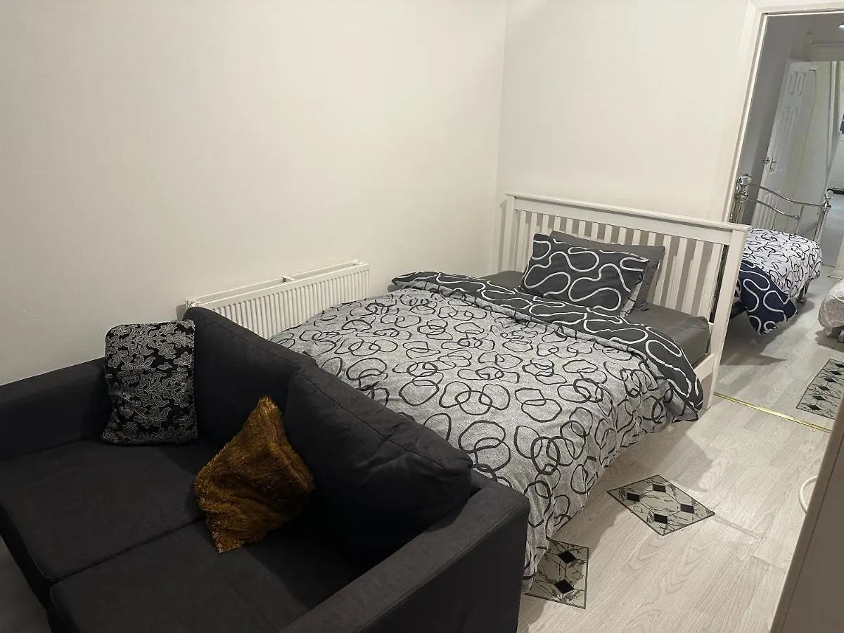 Apartment 4 Double Bed Family Home 15 Mins From Central Ldn London United Kingdom
